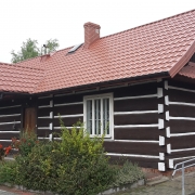 Historyczna konstrukacja z nowym dachem.
