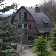 Górski dom drewniany.